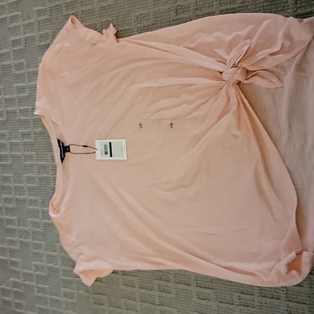 NEW CALVIN KLEIN JEANS t-shirt. Light pink. Size large.